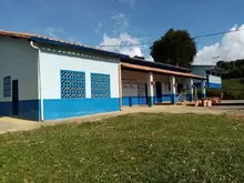 Suministro de materiales de construcción a la Escuela Educativa de la Vereda Puente Tierra