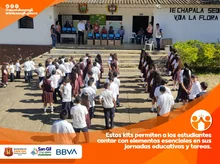 Entregamos 70 kits escolares del BBVA para estudiantes de la Escuela Rural la Flora