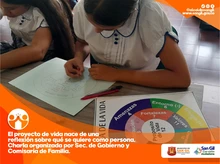 Charla sobre el buen uso de las redes sociales a la escuela de padres