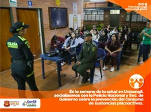 Charla sobre el buen uso de las redes sociales a la escuela de padres