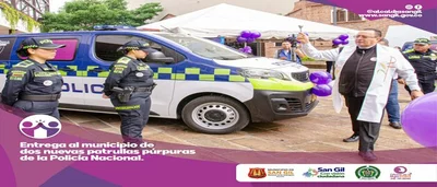 Entrega al municipio de dos nuevas patrullas púrpuras de la Policía Nacional