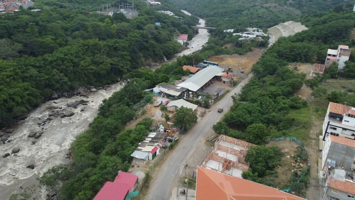 Avanza el proceso para ejecutar la pavimentación de la carrera primera en San Gil