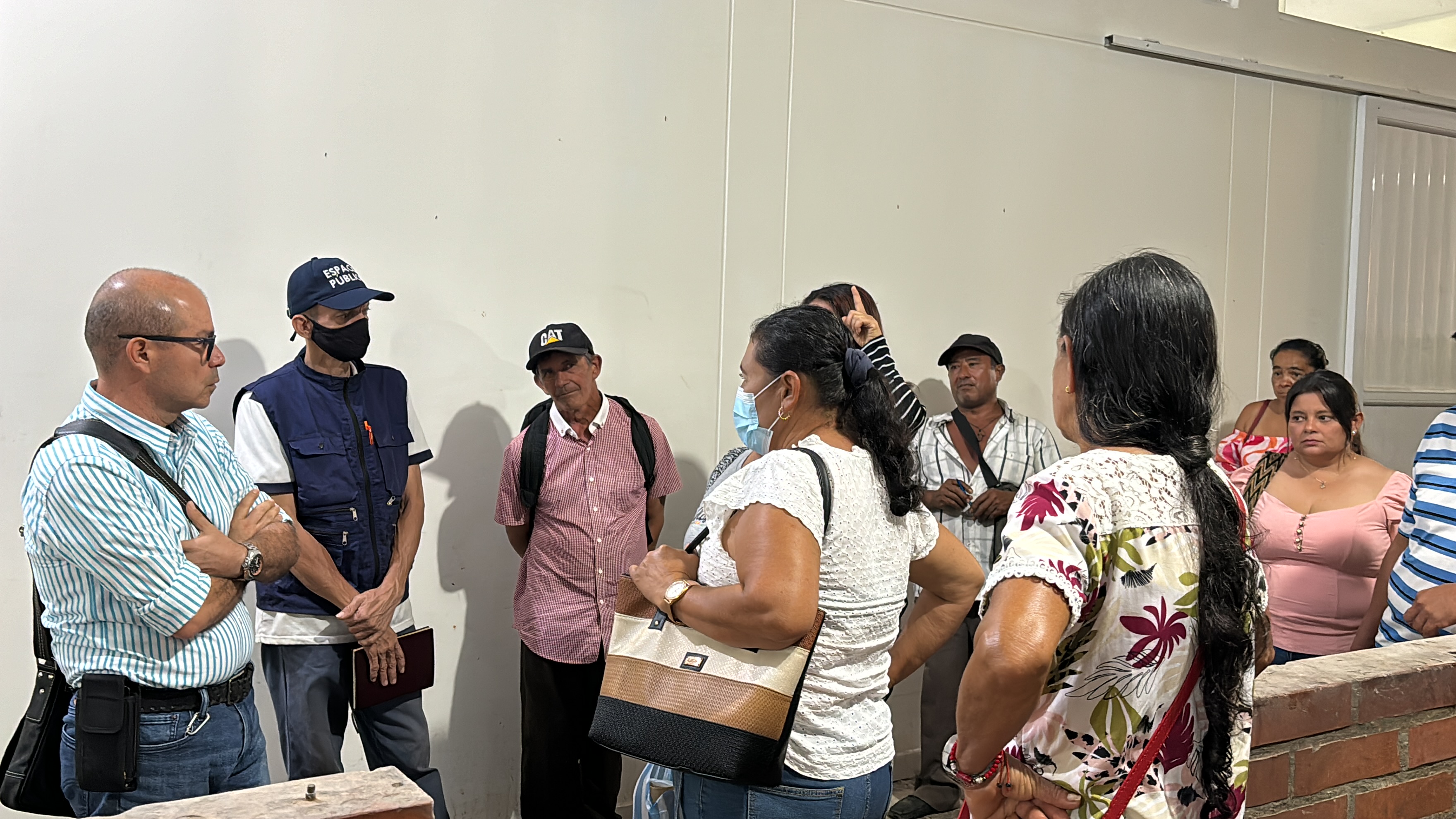 CAMPESINOS SE REUBICAN AL INTERIOR DE LA PLAZA DE MERCADO